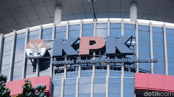 KPK Dalami Dugaan Aset Gratifikasi, Istri dan Anak Ma'ruf Cahyono Diperiksa sebagai Saksi