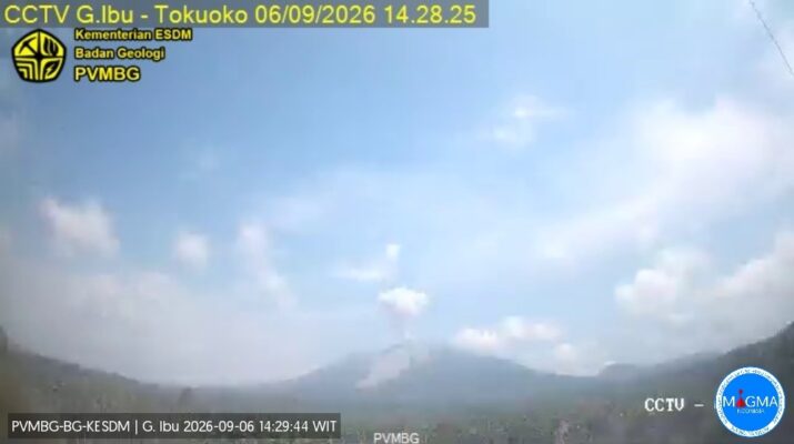Gunung Ibu Kembali Erupsi, Kolom Abu Membubung 600 Meter di Atas Puncak