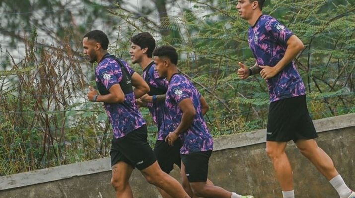 Arema FC Siapkan Strategi Khusus Cegah Cedera Pemain di Tengah Jadwal Pertandingan Padat